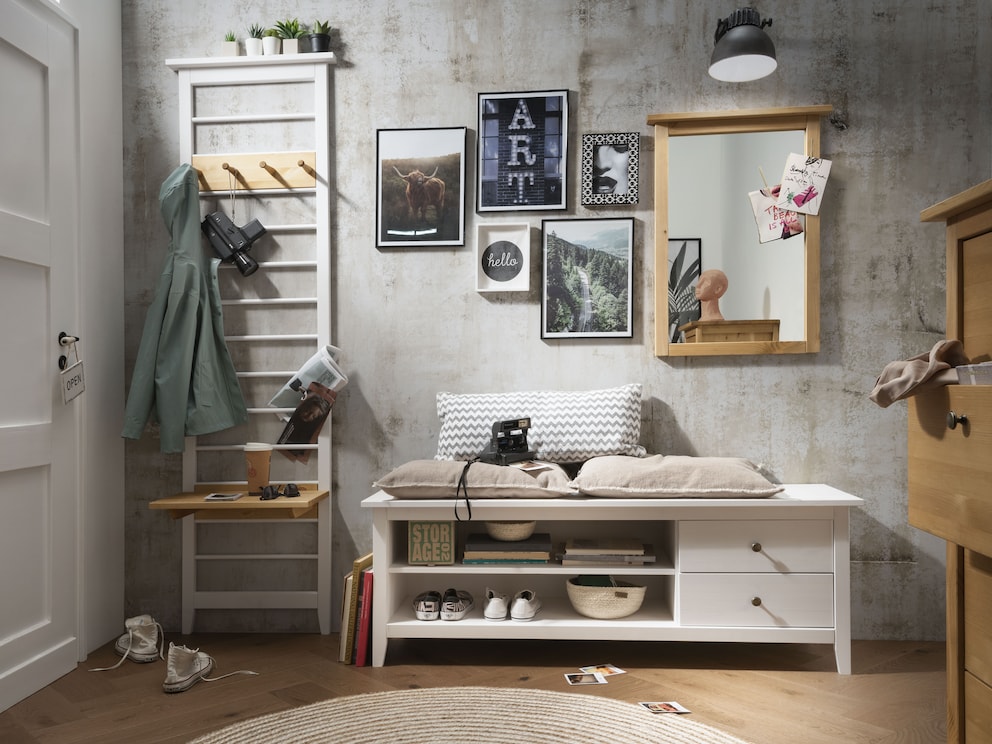 Le lowboard fait également bonne figure dans l'entrée, ici avec une surface blanche