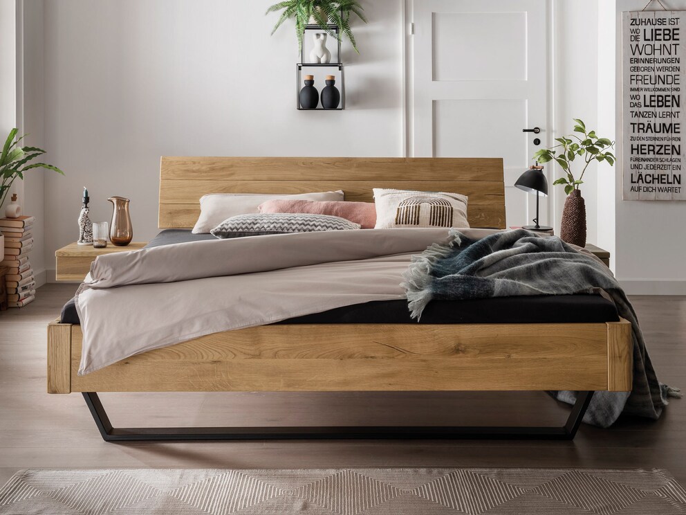 Dit bed zal je veel rustgevende nachten bezorgen, de metalen sledepoten zie je hier