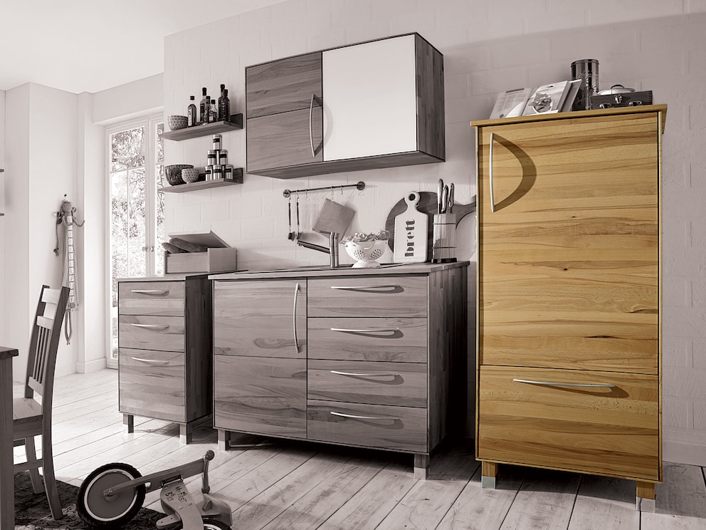 Exemple de combinaison pour cuisine modulaire « Culinara », ici avec armoire à provisions avec grand tiroir