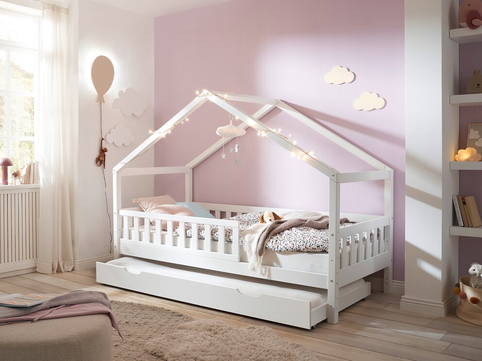 De als accessoires verkrijgbare bedlade "Kiddy" past perfect onder het kinderbed.
