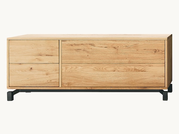 Choisissez votre commode « Vestido » selon vos besoins - ici les variantes 02 et 03 en chêne sauvage