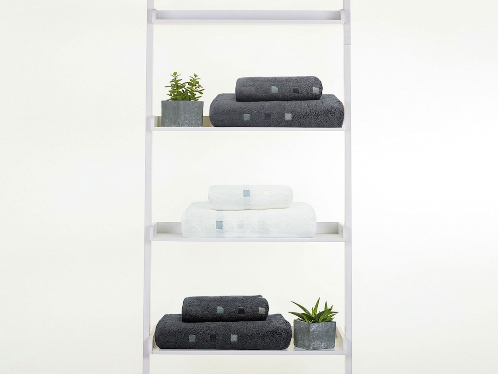 Het geborduurde ruitpatroon zet moderne accenten