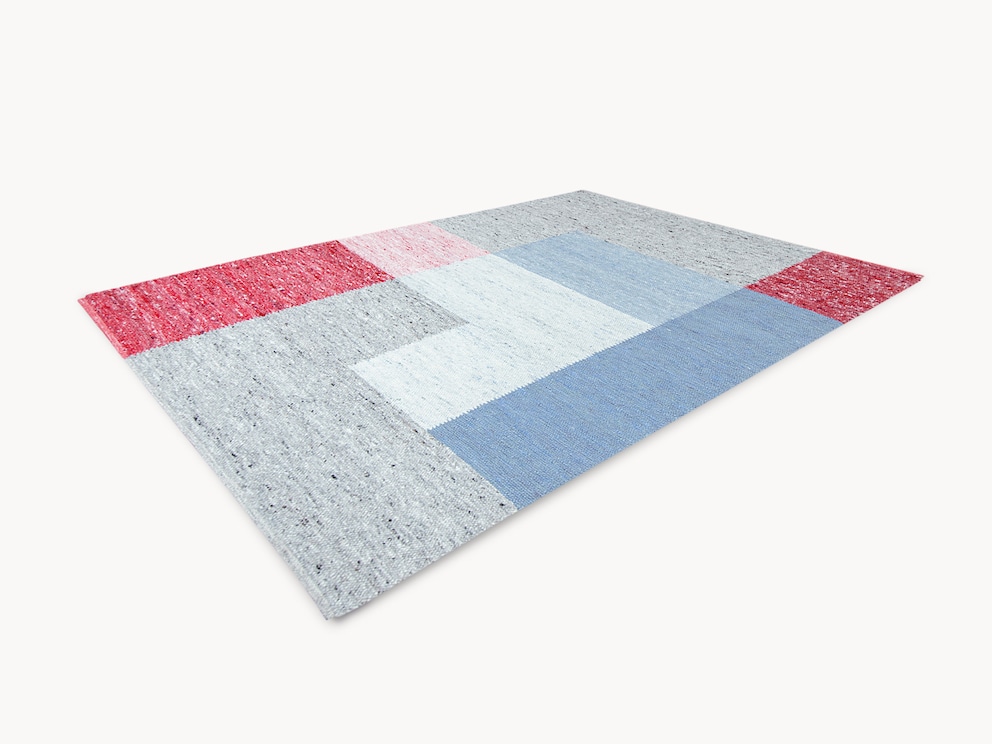 Un tapis de caractère – un jeu harmonieux de gris, rouge et bleu