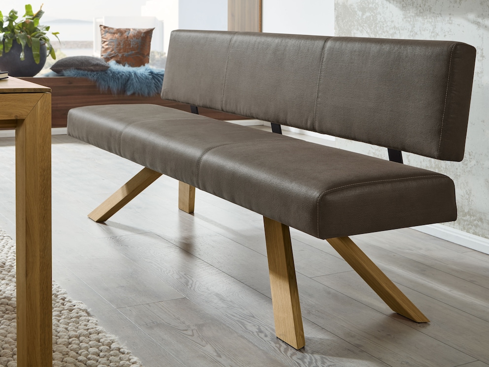 Combinaison classique et harmonieuse de chêne sauvage noble et de revêtement en cuir véritable brun