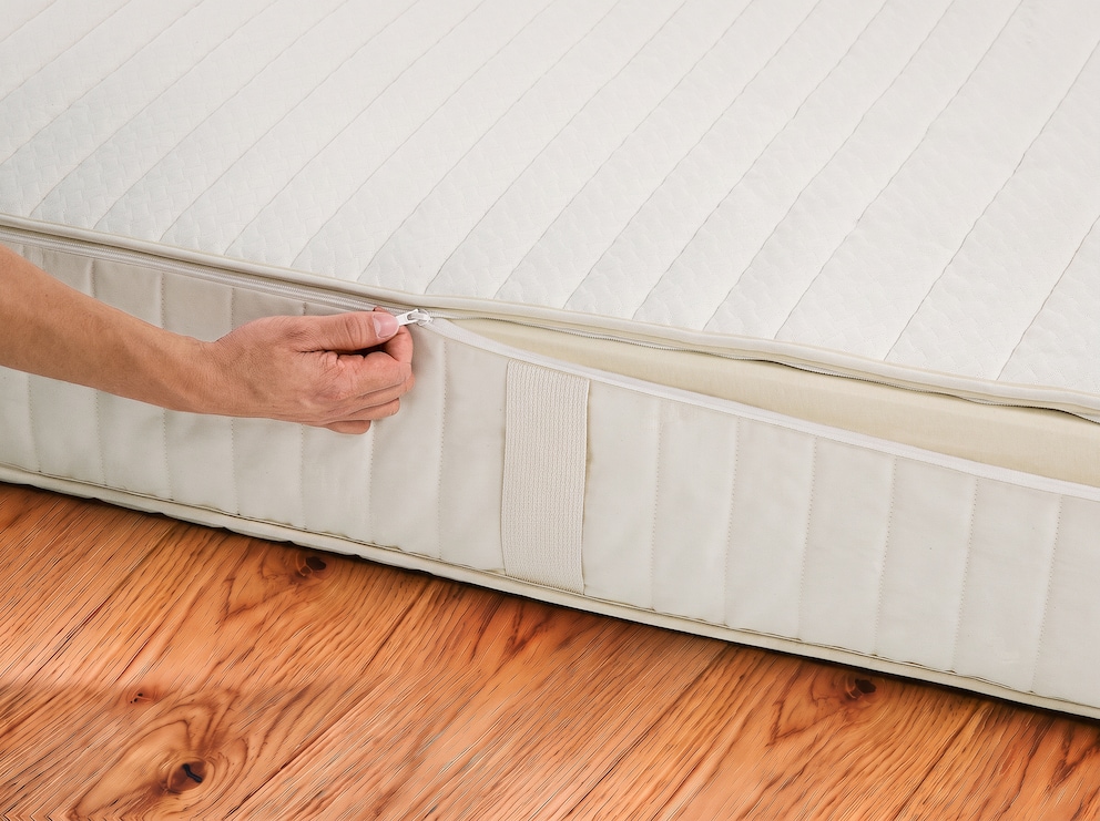 Ritssluiting rond de volledige matras om de tijk gemakkelijker van de matras nemen voor het onderhoud