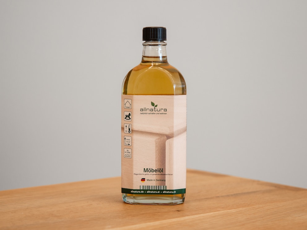 Onze meubelolie beschermt het oppervlak tegen vuil en vocht.