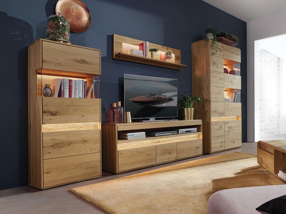 Attraktiv kombiniert mit Vitrine, Highboard und Wandregal Bassano aus Wildeiche
