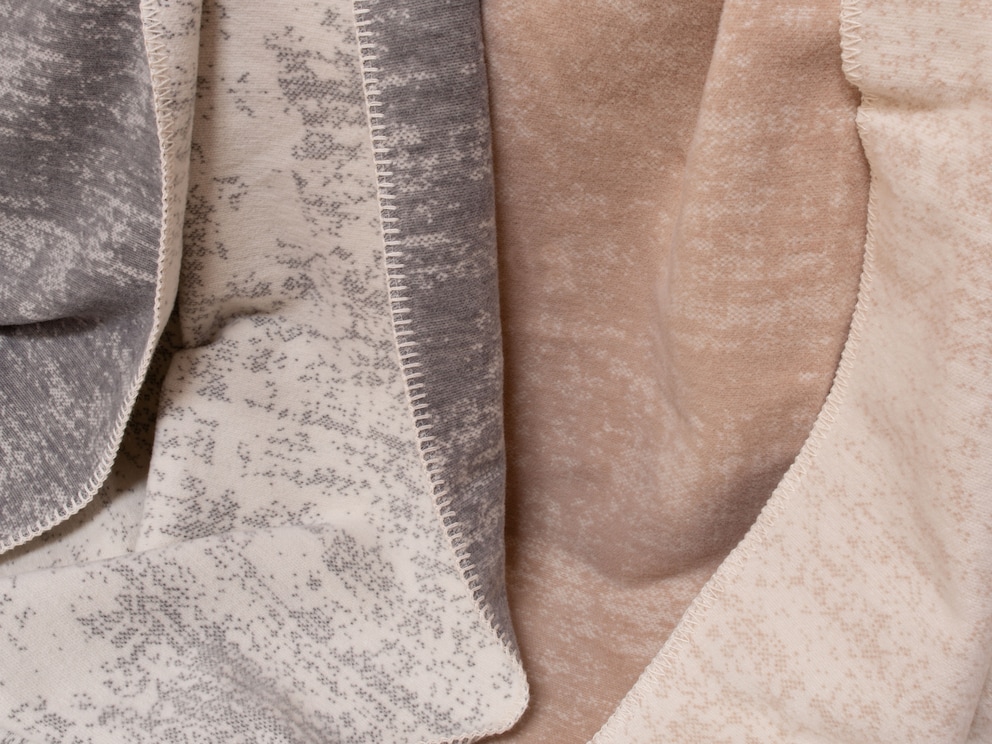 Bordure à piqûre décorative raffinée dans un coloris naturel clair