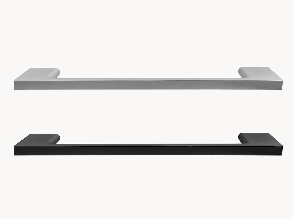 Handliche Bügelgriffe aus Metall, wahlweise schlicht-modern in silber oder trendig-markant in schwarz