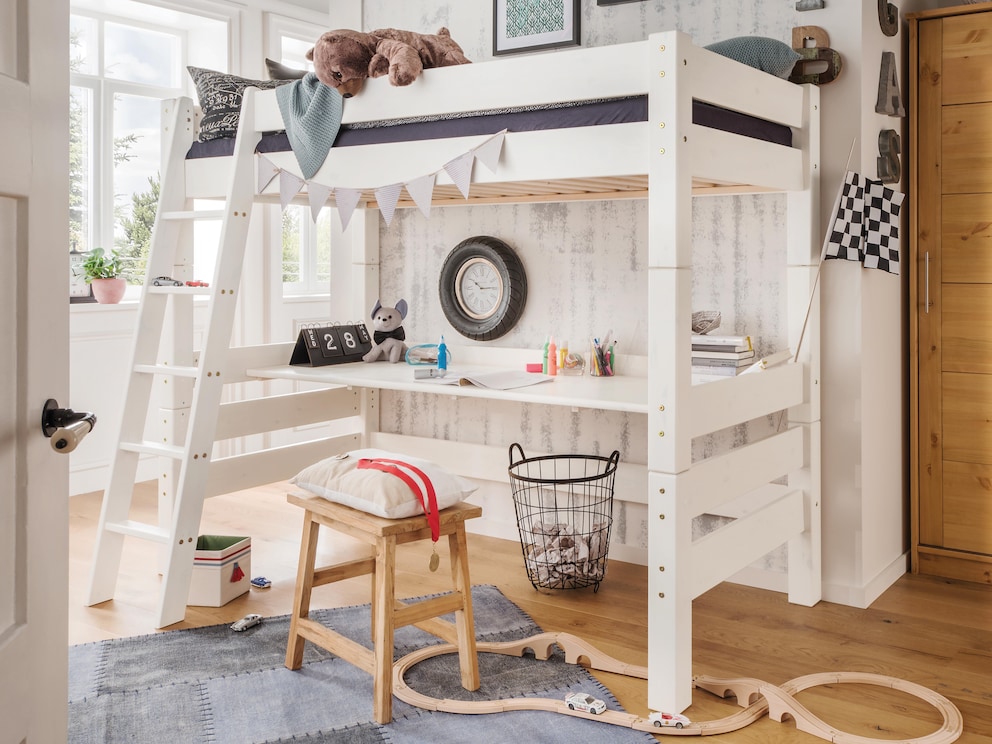 Praktisches Zubehör für Pico - die Schreibtischplatte verwandelt den Raum unter dem Hochbett in ein kleines Büro