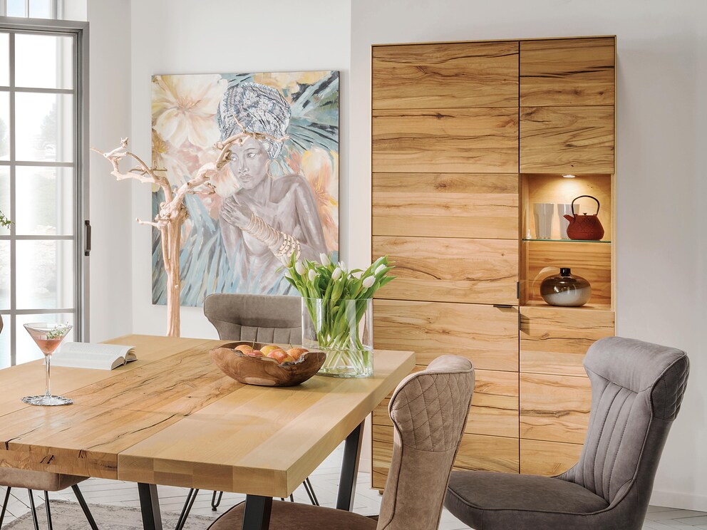 Vitrine élégante avec insert en verre, ici en hêtre à cœur sauvage extravagant