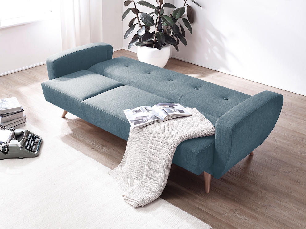 Une fois déplié, le canapé 3 places se transforme en un lit d’appoint confortable