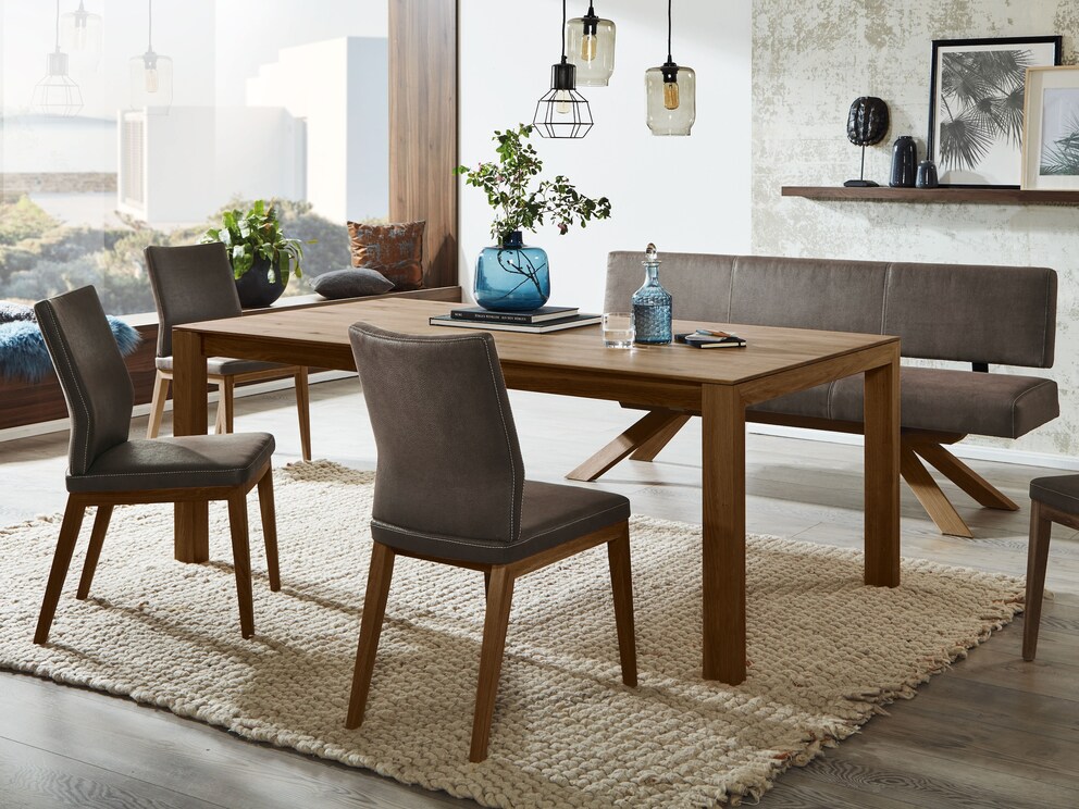Table de salle à manger « Salvino » en noyer noble en combinaison avec les chaises « Acero »