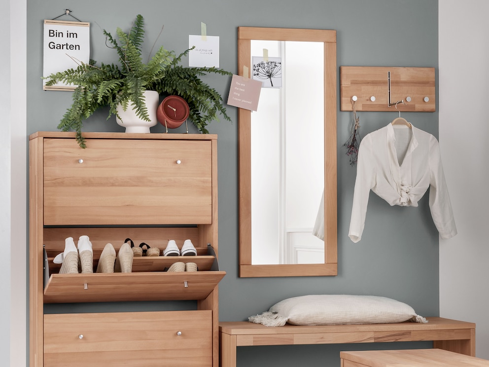 Cet élégant miroir à grande surface est inclus dans chaque set.