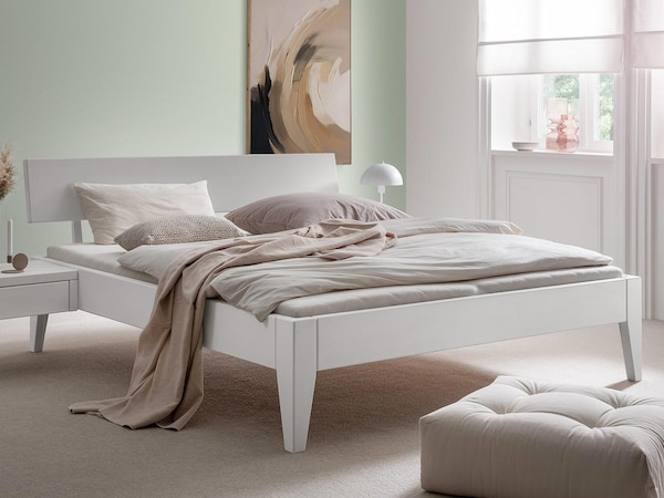 Massief houten bed "Candora" overtuigt door zijn klassieke vorm in modern wit gelakt beukenhout