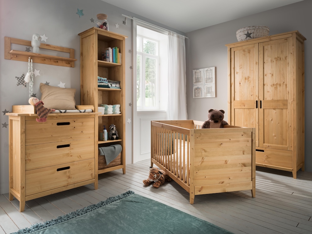 Liebevoll gestaltetes Babybett in modernem, jungem Design
