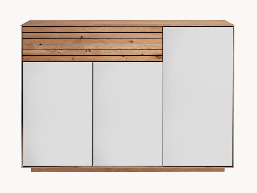 Das Sideboard mit Schublade bietet praktischen Stauraum und sorgt für Abwechslung