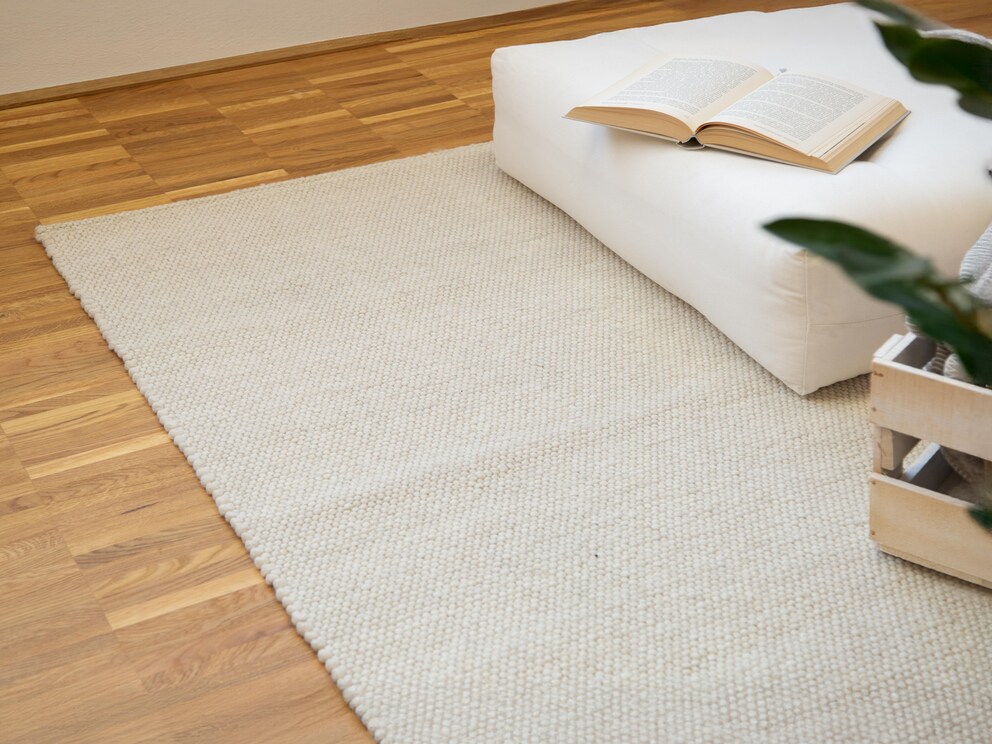 Qualité tissée à la main : tapis en laine vierge « Tamia » avec mélange de lin, ici en couleur beige