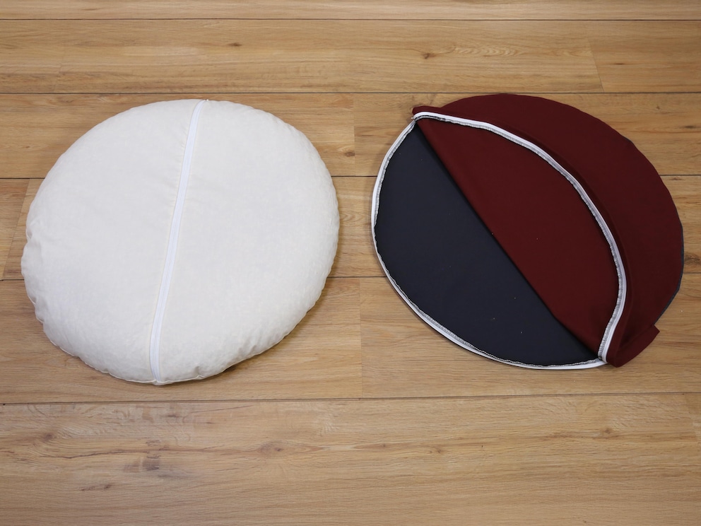 La housse des coussins douillets ronds les plus petits se retire et se lave également facilement