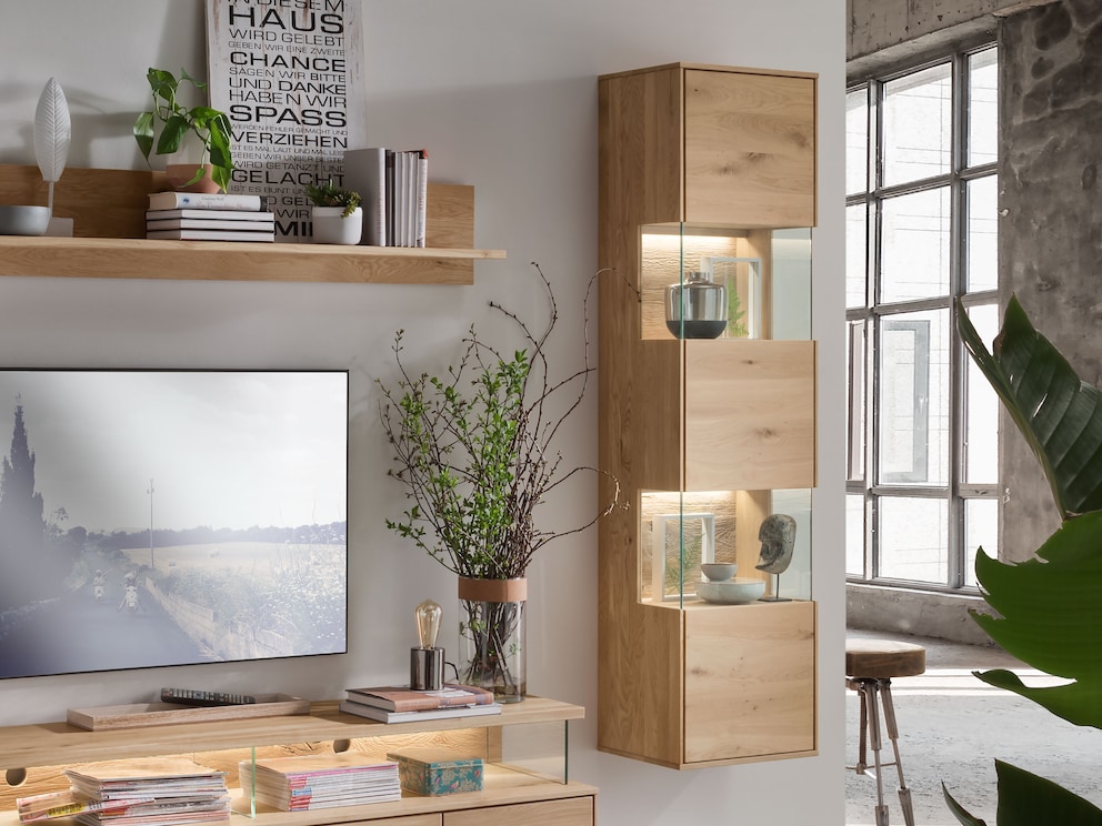 Un vrai bijou : l'armoire suspendue « Vasado », ici avec éclairage