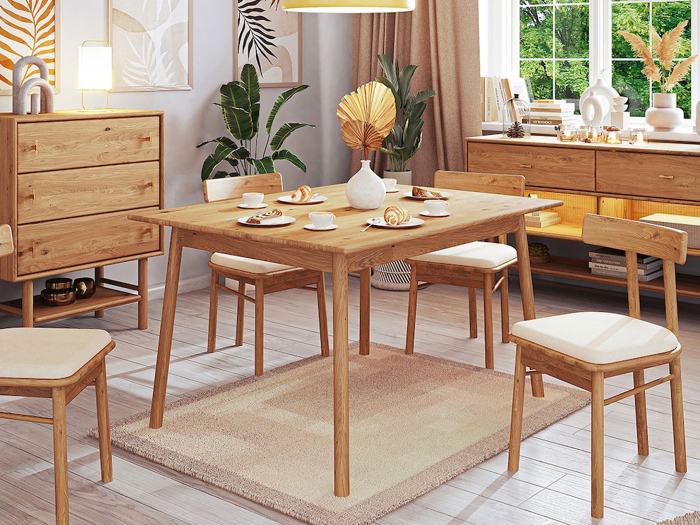 Met zijn schuine tafelpoten oogt "Serea" licht en luchtig – ook perfect voor kleine ruimtes