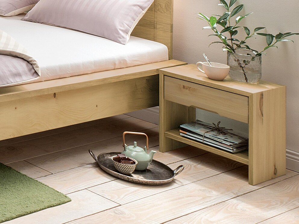 Table de nuit en pin cembro au parfum aromatique