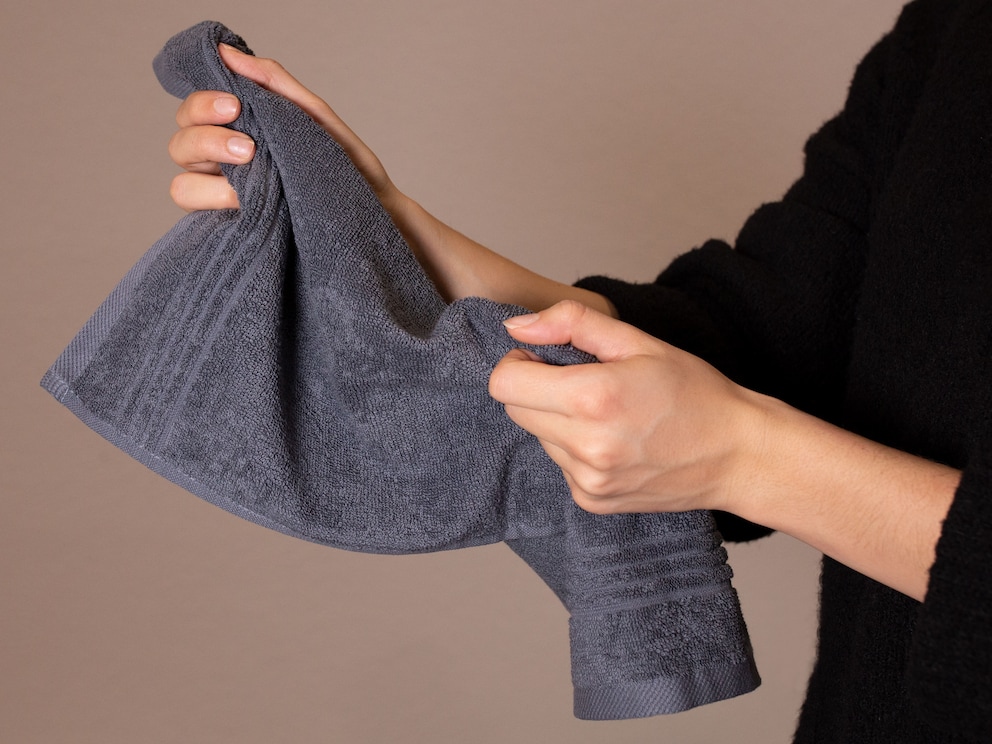 De gastenhanddoek is heerlijk zacht, zeer absorberend en huidvriendelijk (kleur wit)