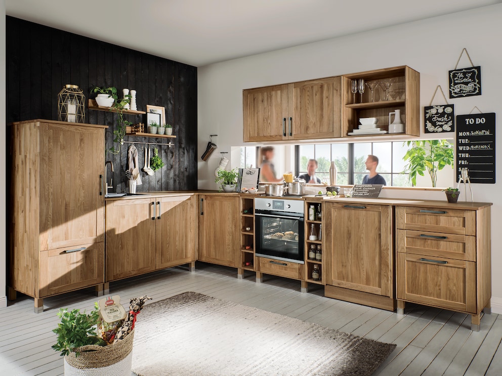 Metalen manchetten ronden het moderne totaalbeeld van uw Mediterano-keuken perfect af