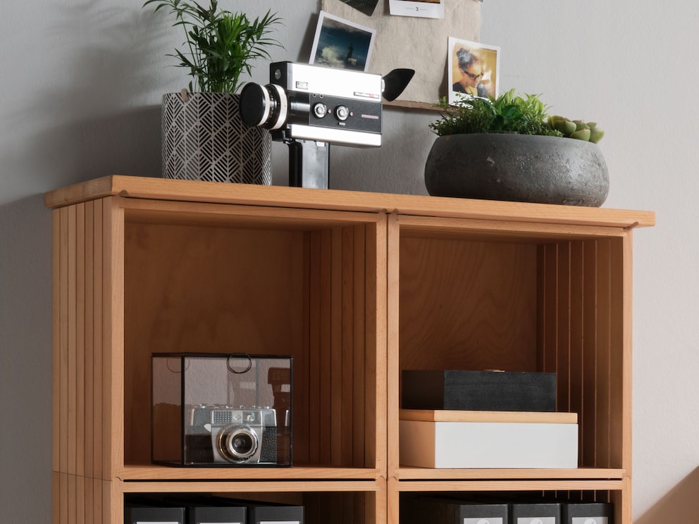 Les plaques de recouvrement pour le système d'étagères en cubes Valletta relient les cubes en une unité.