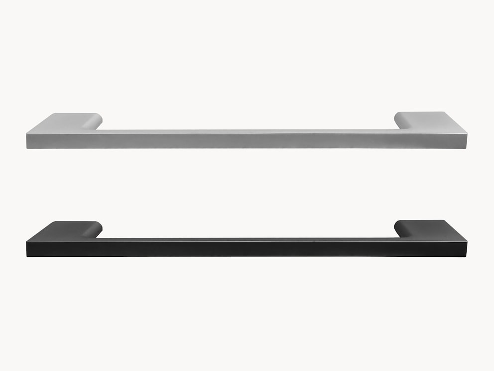 Handliche Bügelgriffe aus Metall, wahlweise schlicht-modern in silber oder trendig-markant in schwarz