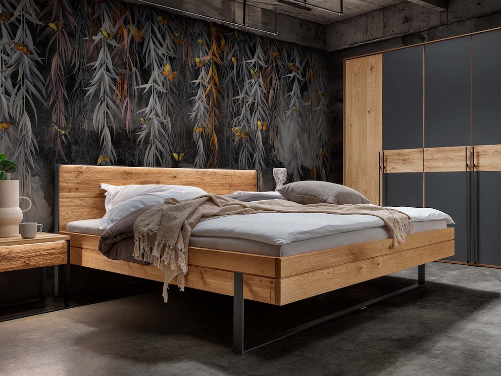 Rustiek wild eikenhout en elegant zwart metaal - een aantrekkelijk modern contrast!