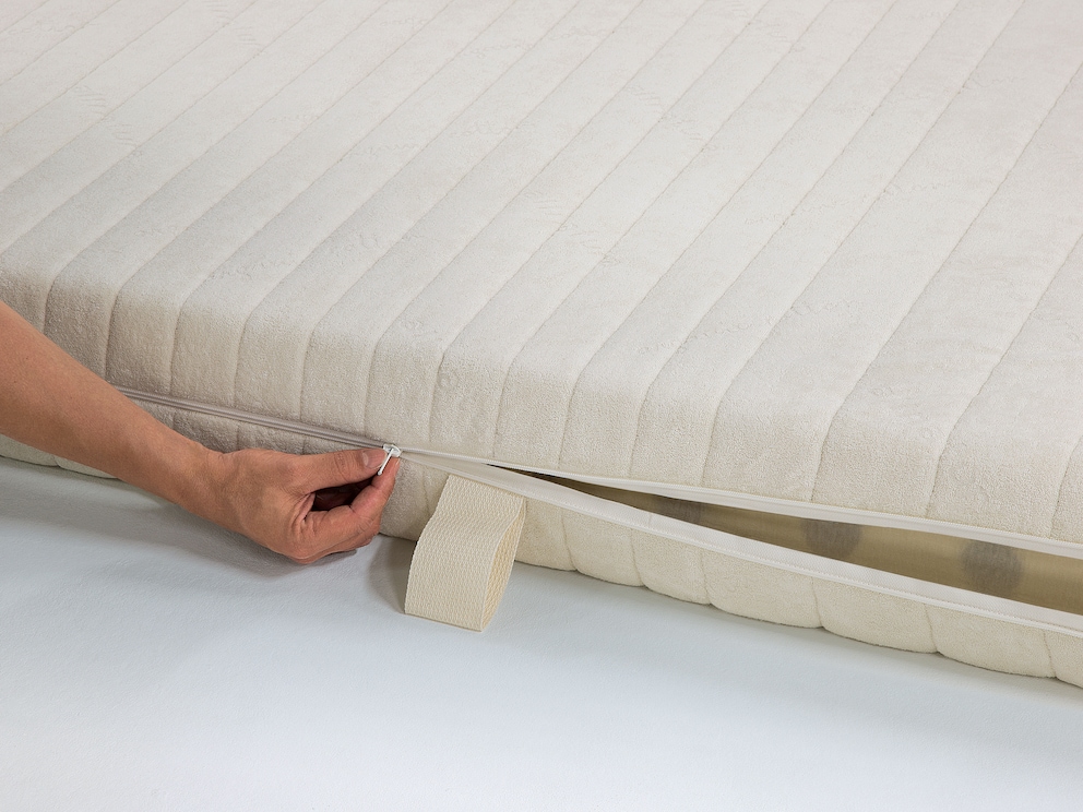 Fermeture à glissière sur tout le pourtour pour retirer la housse du matelas pour l'entretien