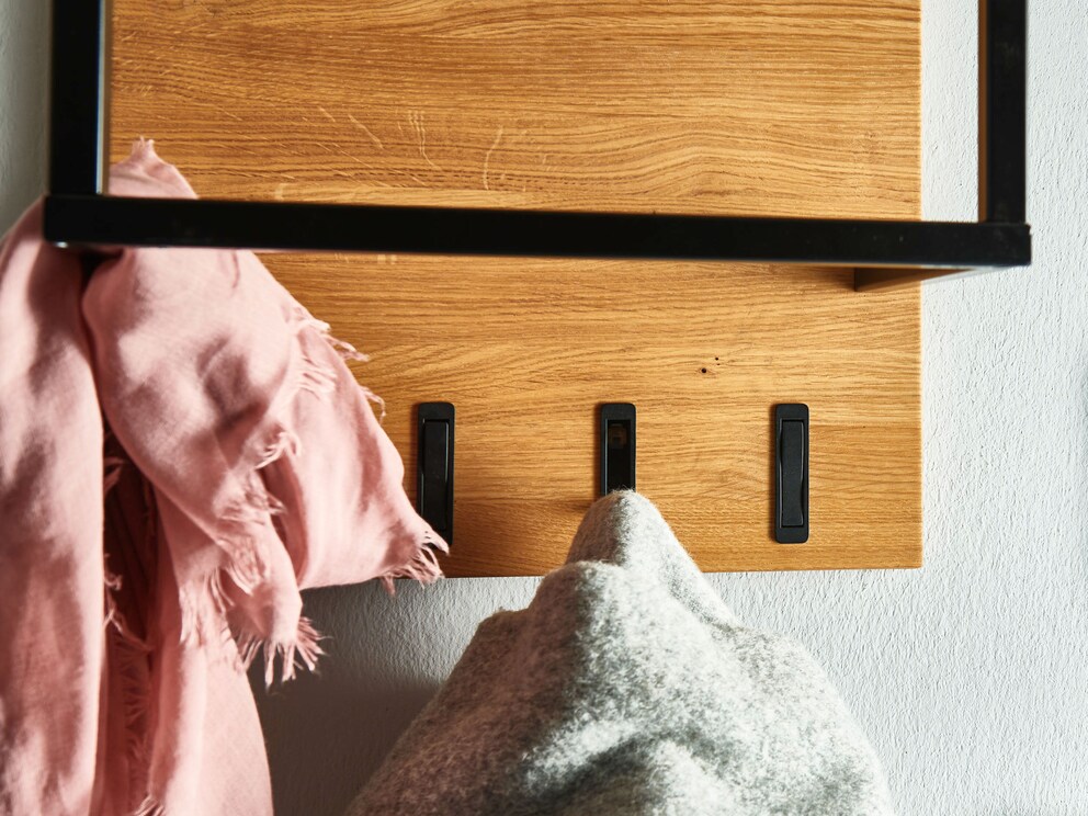 Hoekige kledingroede module in zwart metaal