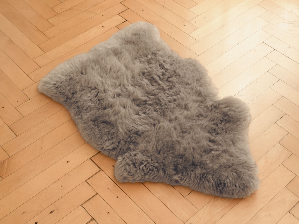 In de maten 90-100 cm en 100-110 cm is de knusse vacht ook verkrijgbaar in gezellig taupe