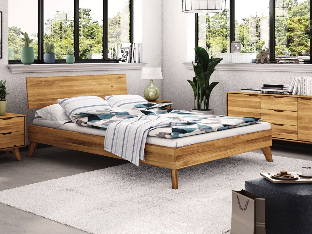 Massief houten bed Tario in wilde eik met doorlopend hoofdbord