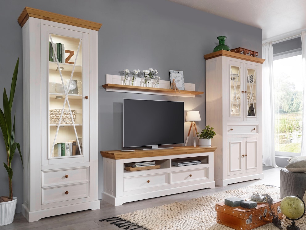 Meuble-paroi confortable de style maison de campagne - ici, variante 03 avec éclairage