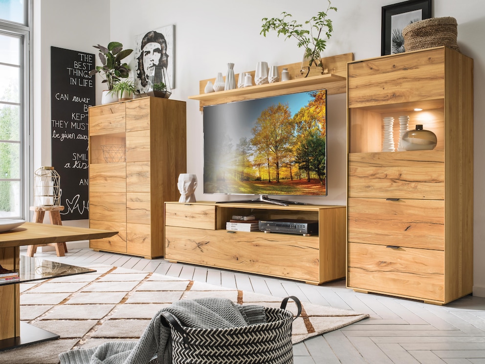 Doordachte combinatie voor uw woonkamer - op de foto Variant 01 in levendig wild hart beuken