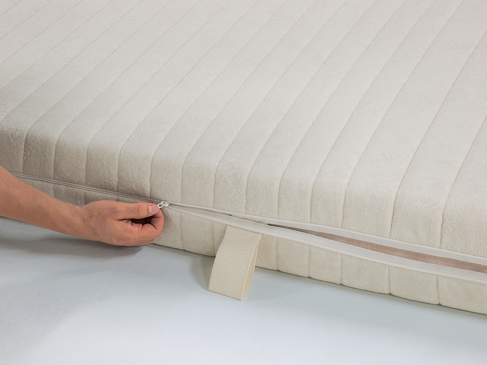 Ritssluiting rond de volledige matras om de tijk gemakkelijker van de matras nemen voor het onderhoud