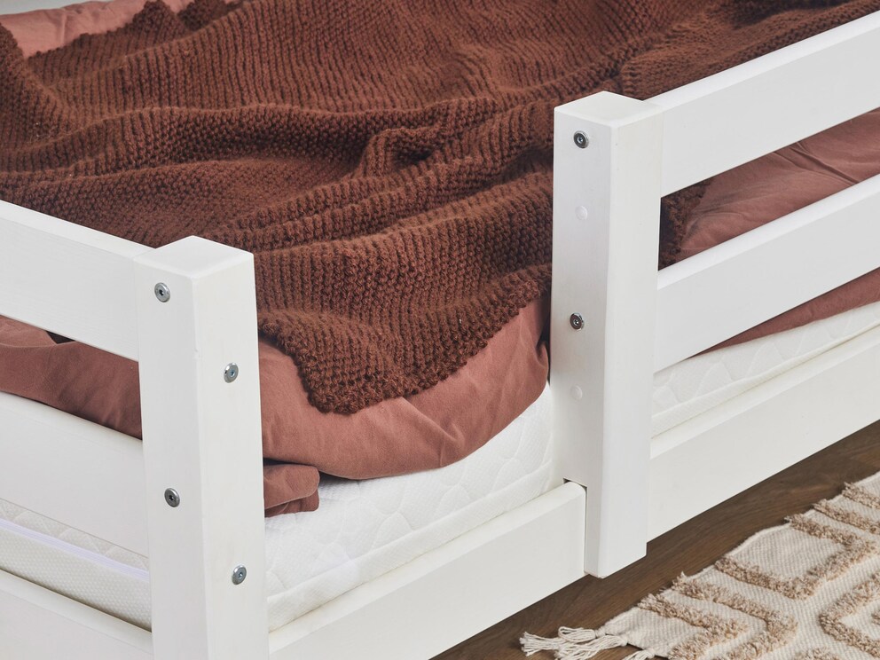 Les coins et les bords sont soigneusement amortis pour un sommeil sûr et confortable