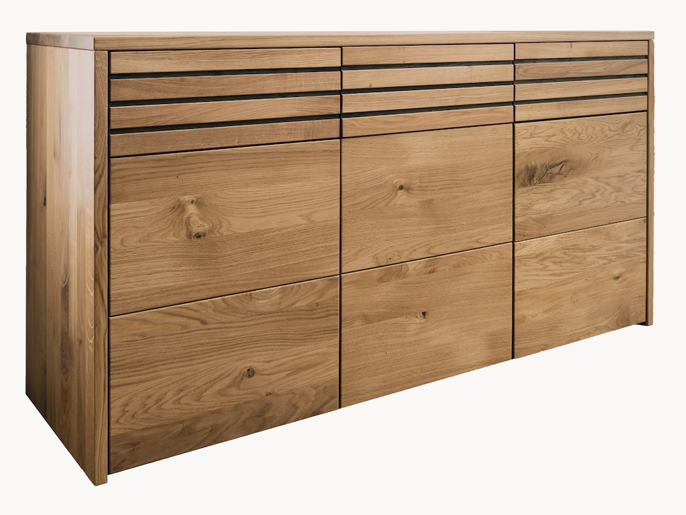 Modernes Sideboard aus massiver Wildeiche - mit raffinierten Schubladenfronten