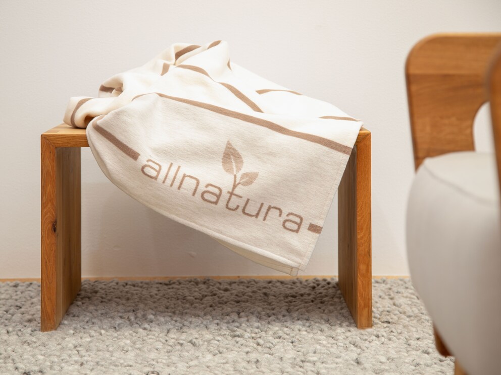 Das allnatura-Logo ist in schönem Sepia-Ton eingearbeitet