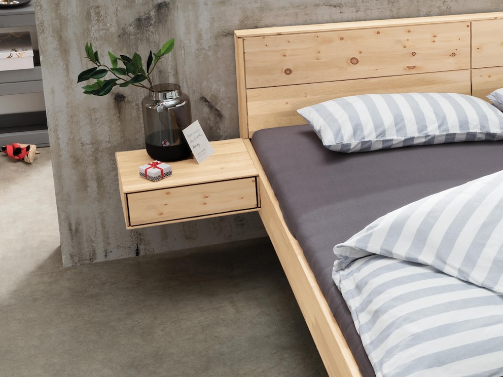 Rechtlijnig nachtkastje voor wandmontage - modern greeploos ontwerp met tip-on functie