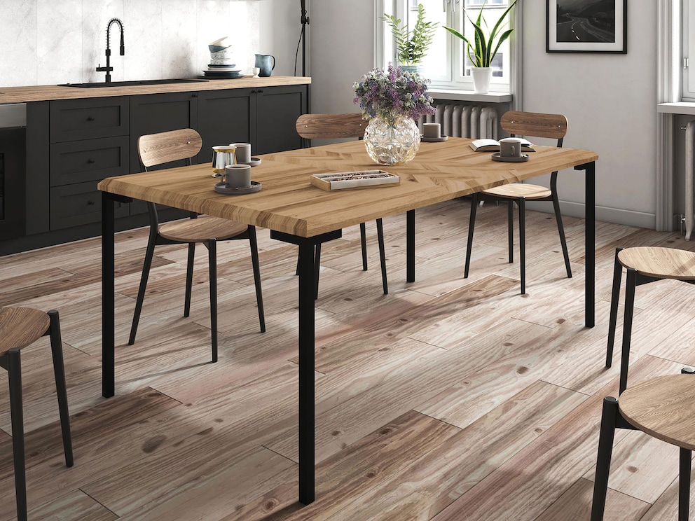 Duidelijk ontworpen tafel in de nieuwste mix van materialen