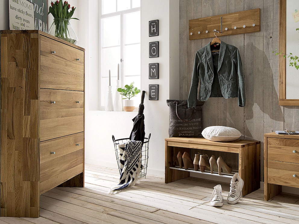 Tijdloos elegante schoenenkast met stijlvolle aluminium knopgrepen