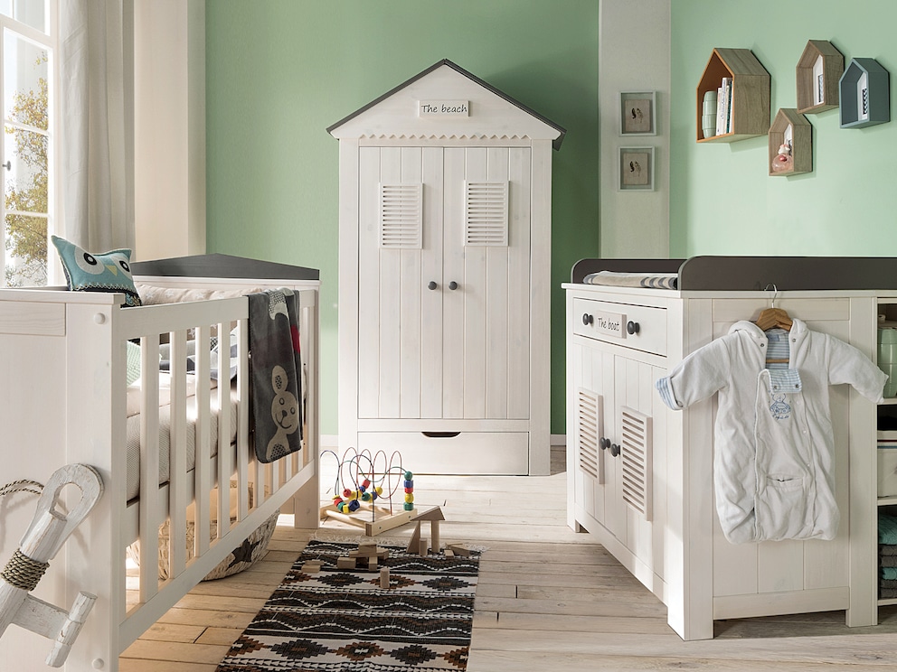 Kleiderschrank in maritimen Design aus massivem Kiefernholz