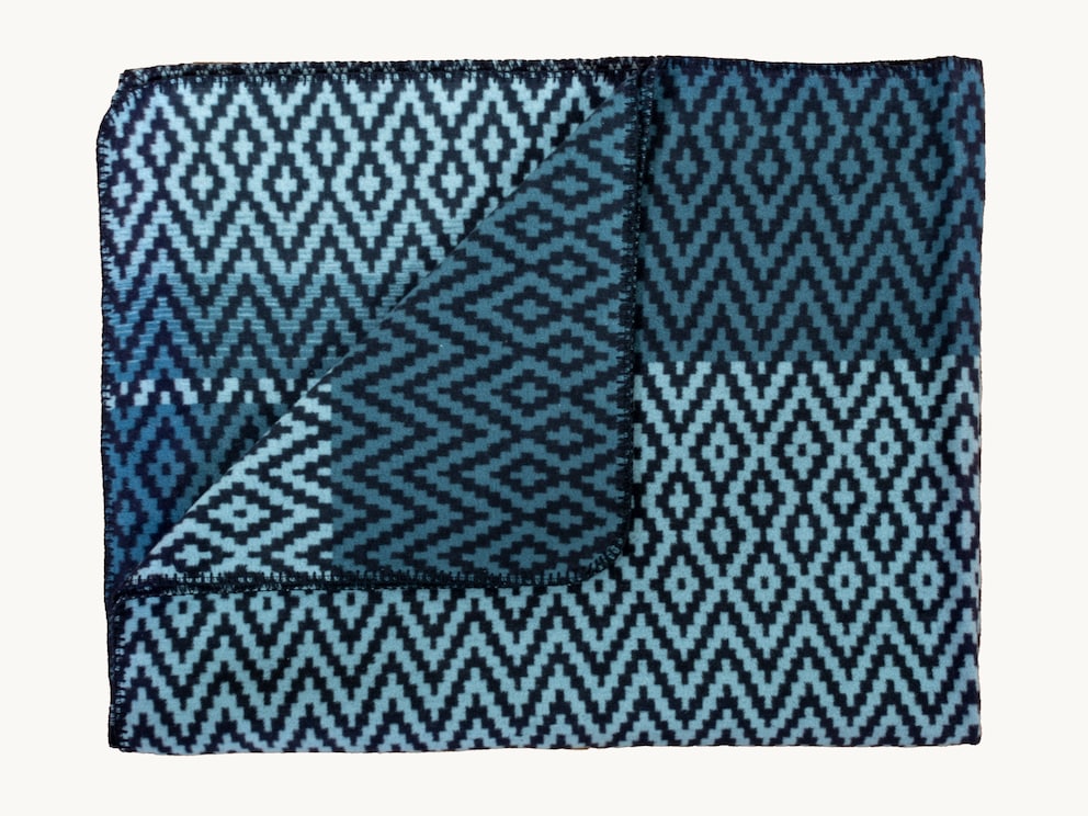 De sprei Toluca in de maat 220x250 cm siert hier een boxspringbed van allnatura in de breedte 180 cm.