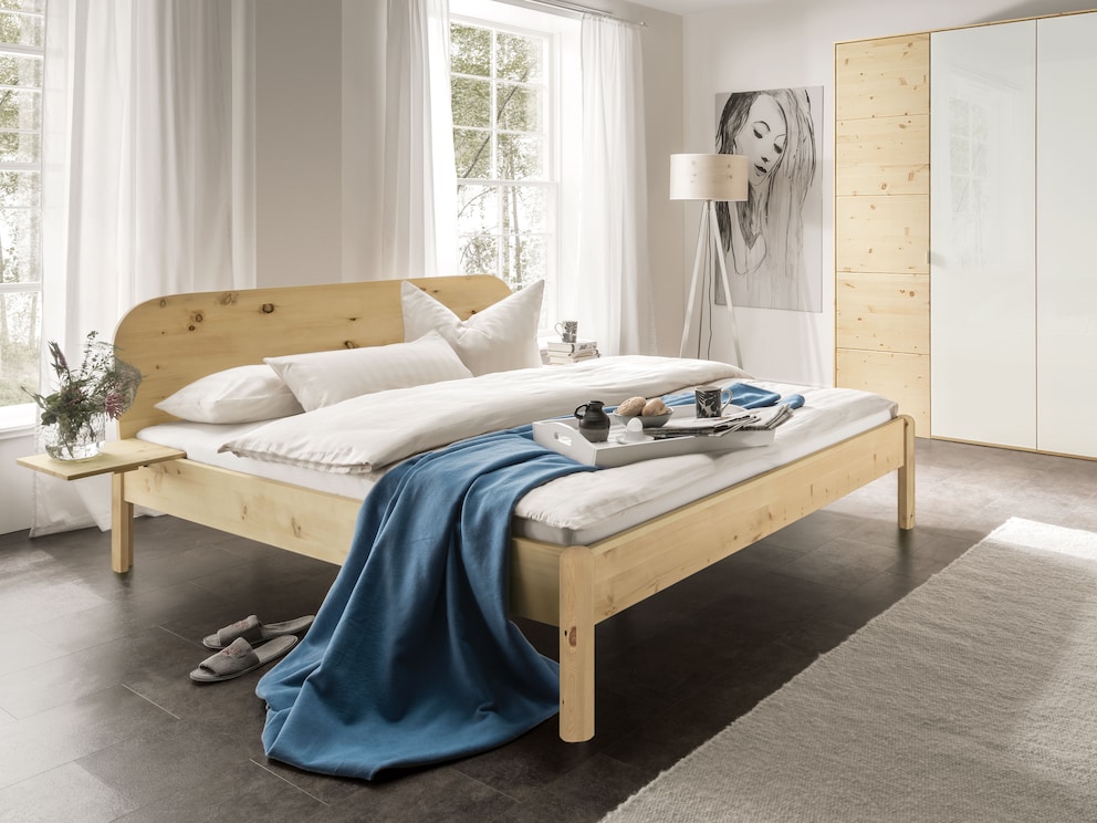 Bed Pino in grenen met afgerond hoofdeinde