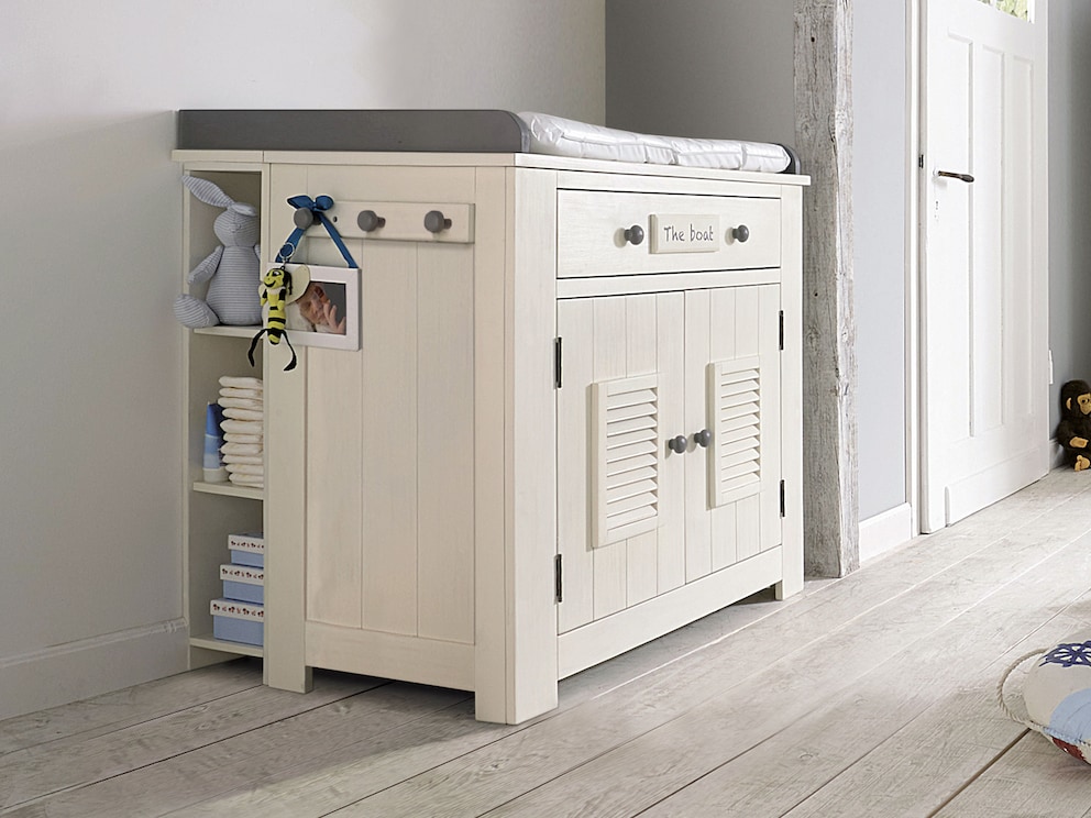 Babycommode Sunny in maritieme stijl, hier met de apart verkrijgbare anschuifrek