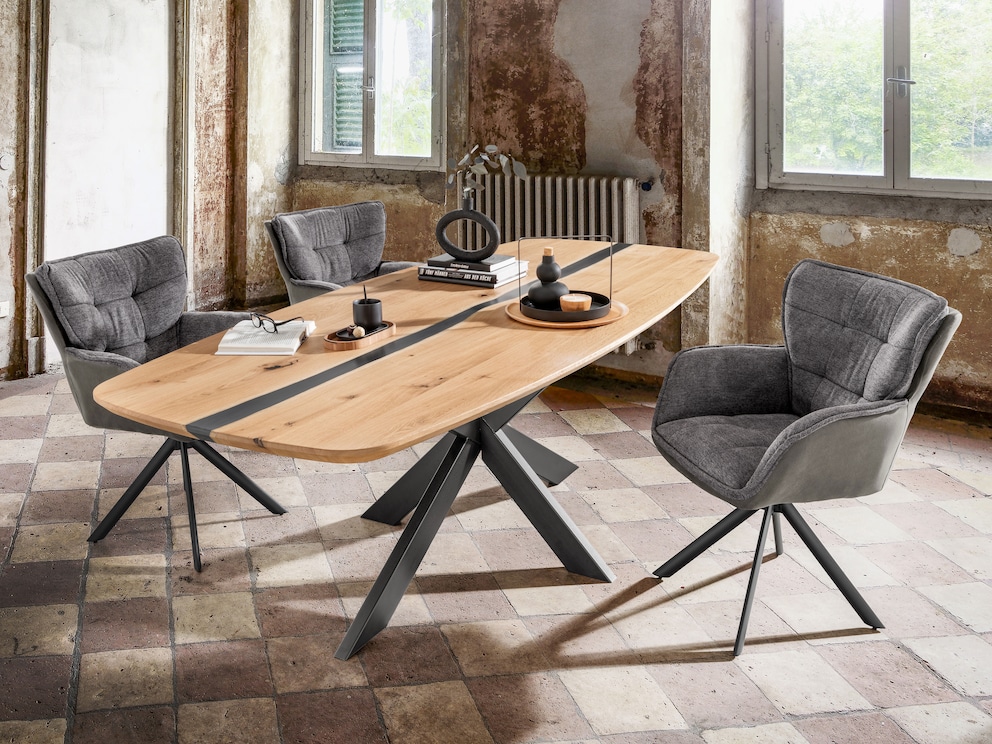 Harmonieuze, elegante vorm en opvallend massief hout, afgewerkt in een moderne industriƫle stijl