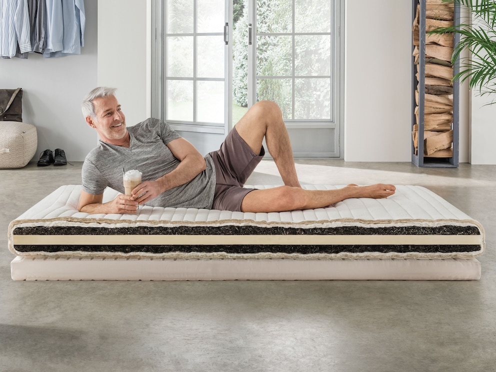 Feuchtigkeits-ausgleichende System-Flachmatratze mit festerem Liegegefühl